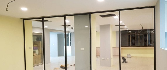 玻璃隔間易於清潔
